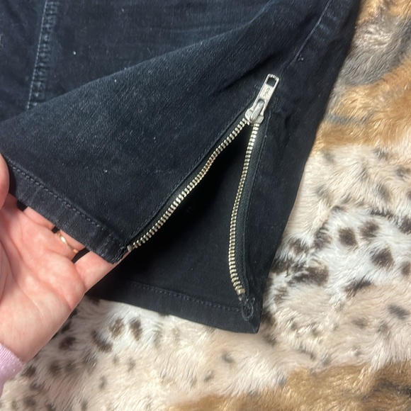 Women’s Guess size 27 Classic Black Denim Mini Skirt - Picture 2 of 6